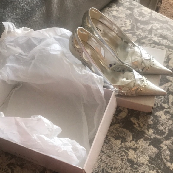 SALE! 🤍Bakers Party Pump!🤍 - Picture 9 of 9